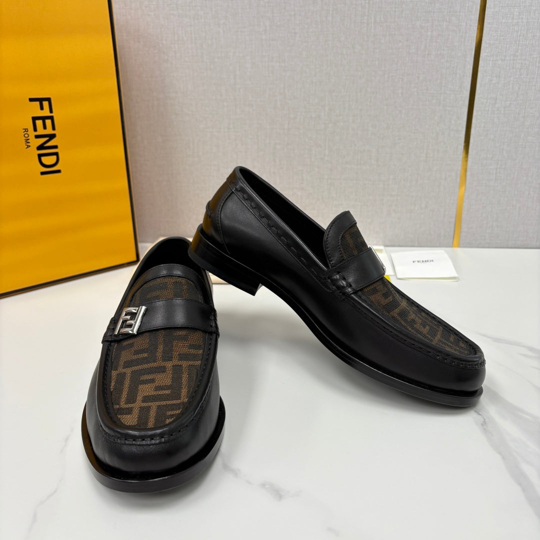 Чоловічі шкіряні лофери Fendi сірі