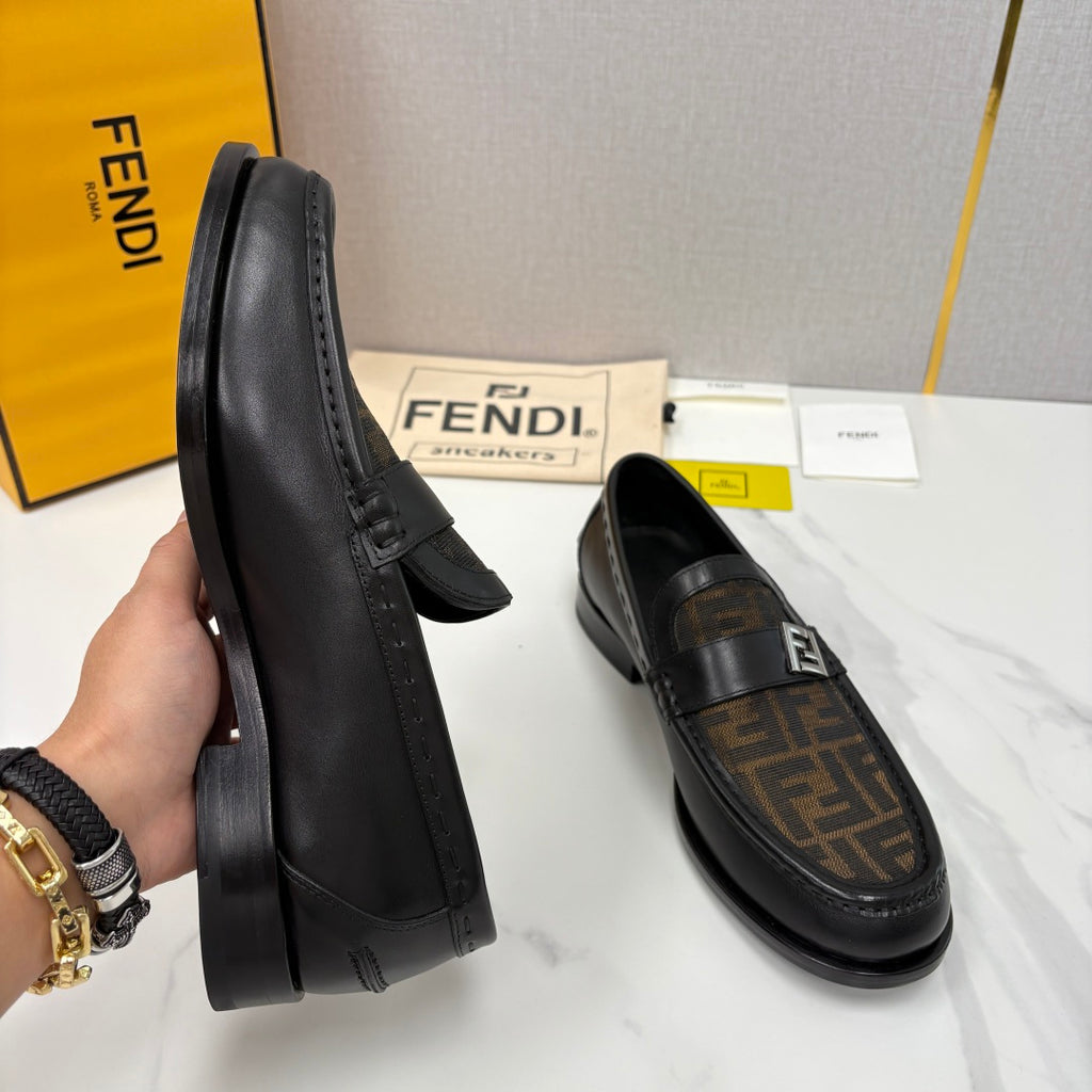 Чоловічі шкіряні лофери Fendi сірі