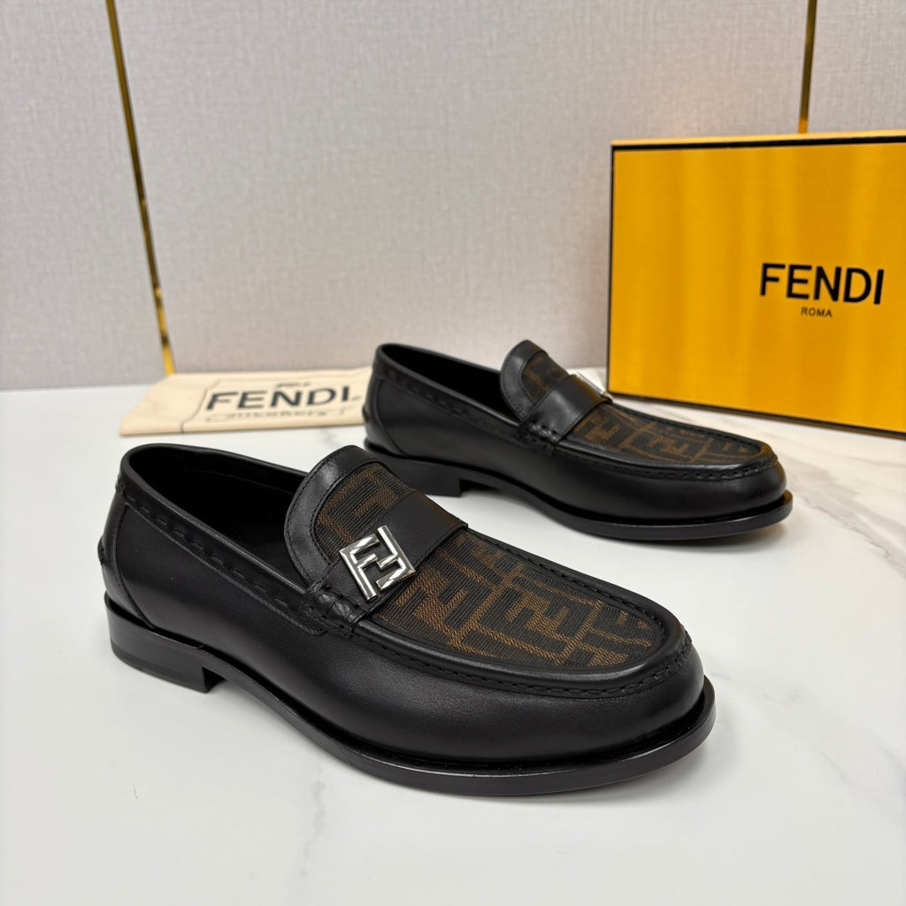 Чоловічі шкіряні лофери Fendi сірі