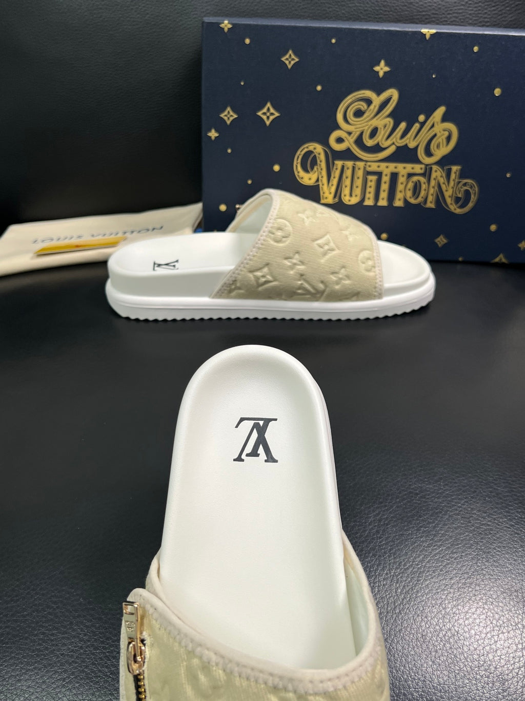 Шльопанці Louis Vuitton з натуральної шкіри
