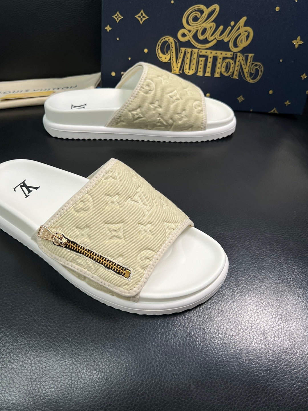 Шльопанці Louis Vuitton з натуральної шкіри