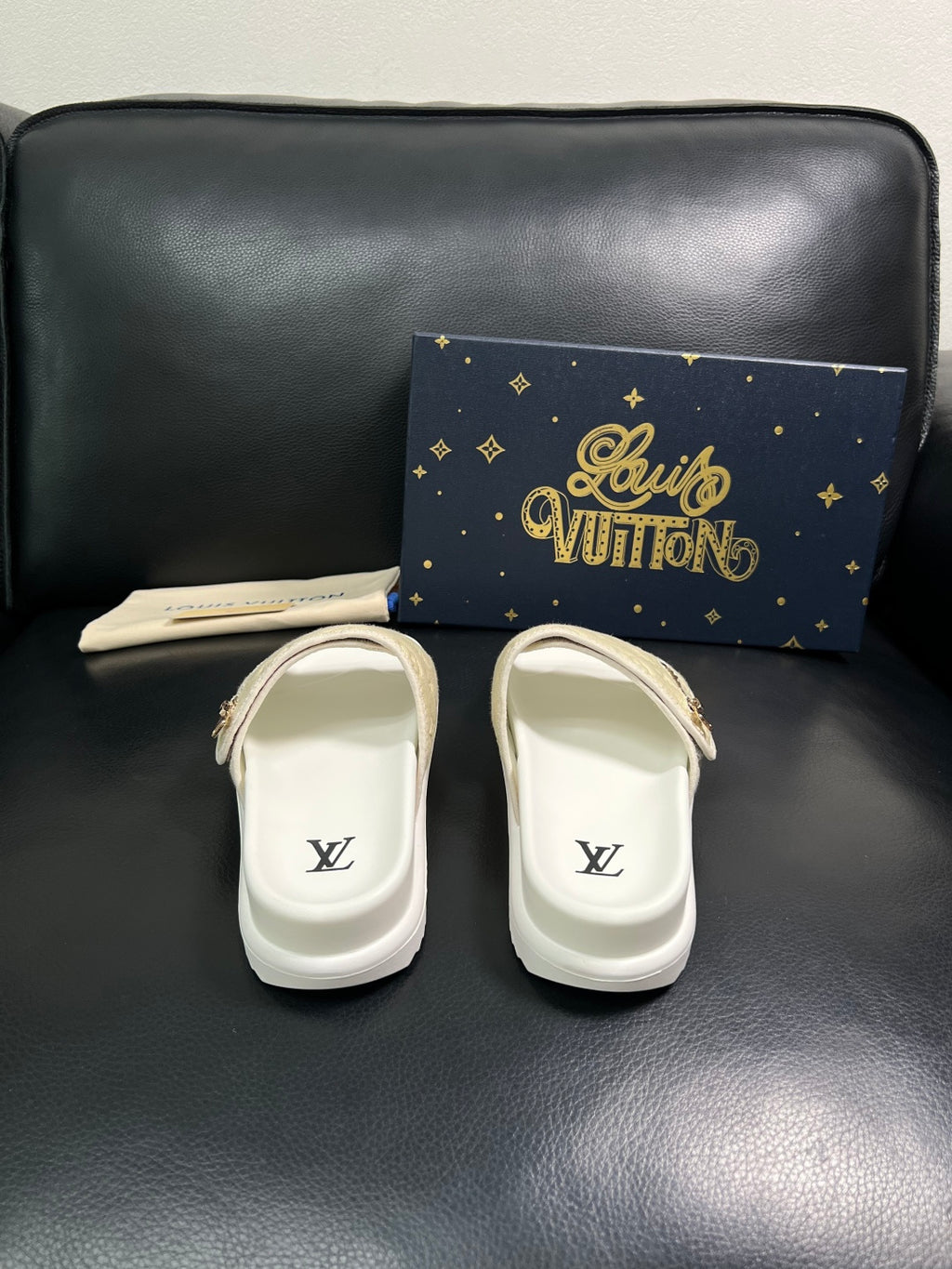 Шльопанці Louis Vuitton з натуральної шкіри