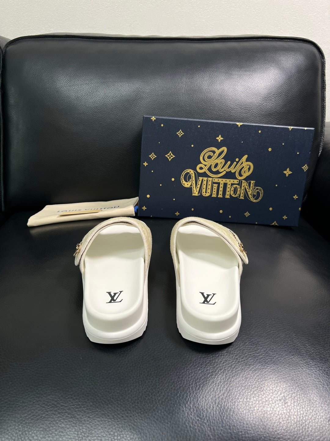 Шльопанці Louis Vuitton з натуральної шкіри