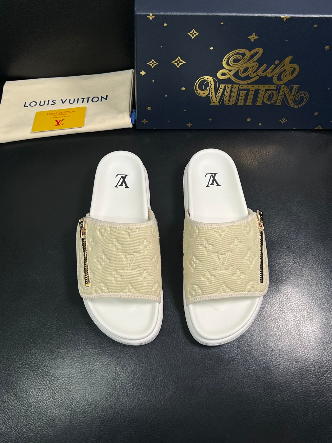 Шльопанці Louis Vuitton з натуральної шкіри
