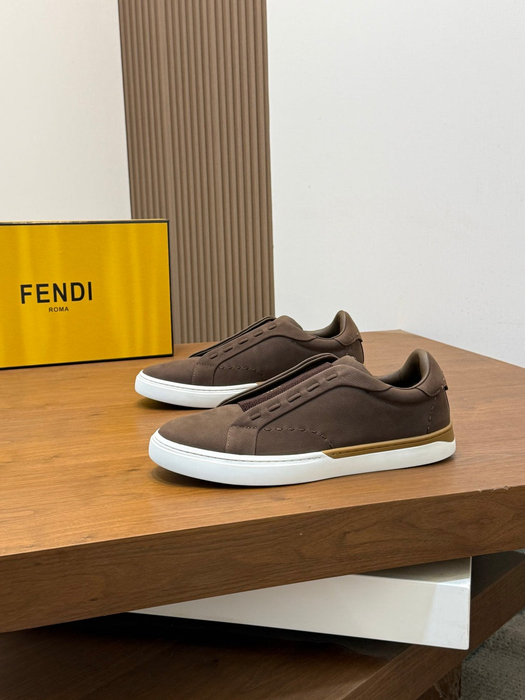 Шкіряні сліпони Fendi City