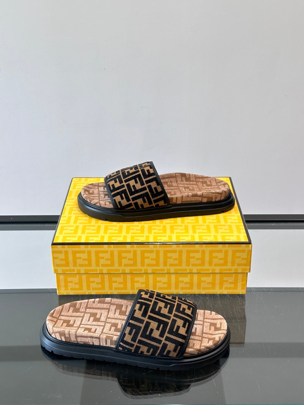 Текстильні шльопанці Fendi з візерунком FF