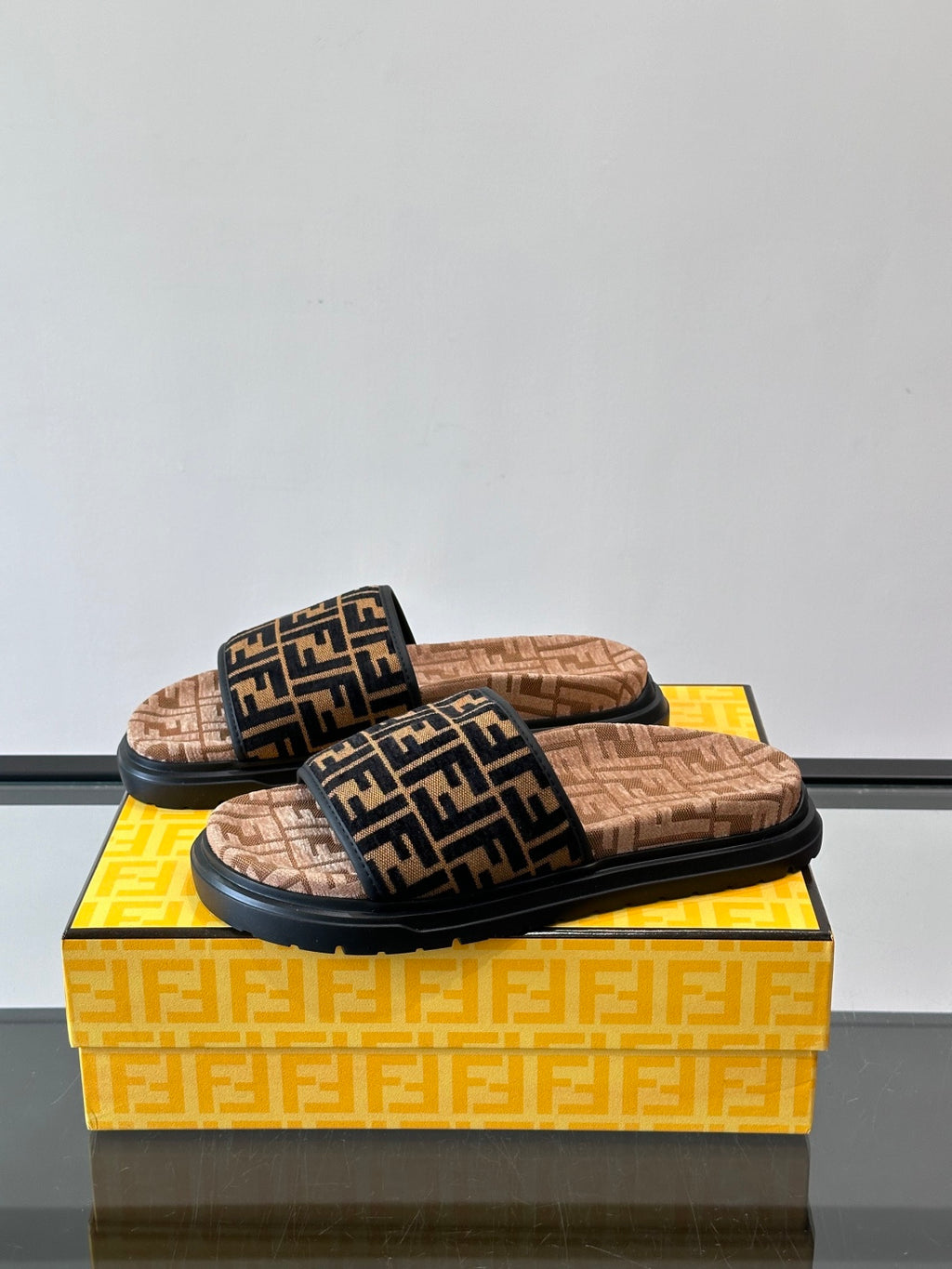 Текстильні шльопанці Fendi з візерунком FF