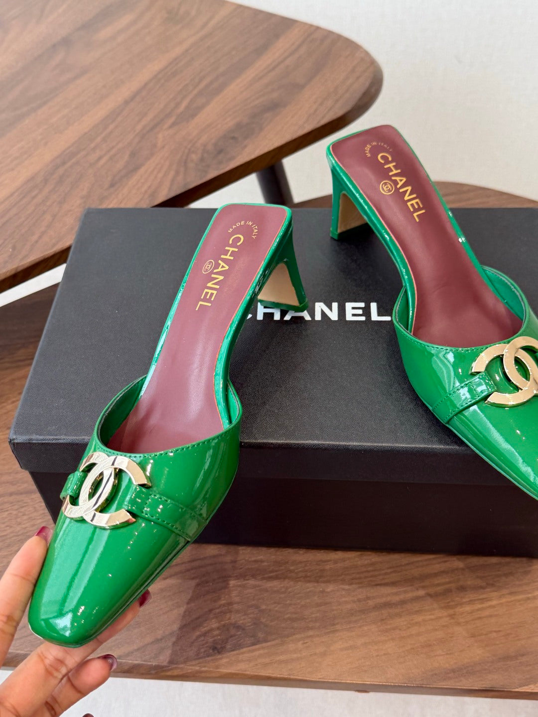 Жіночі зручні шкіряні сандалі Chanel