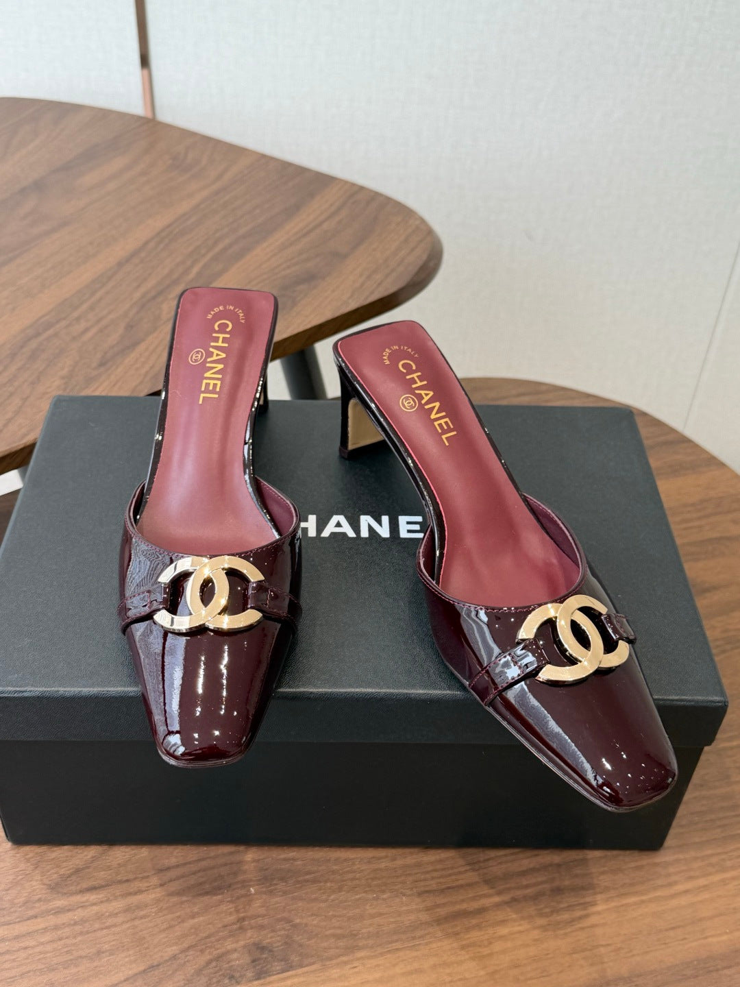 Жіночі зручні шкіряні сандалі Chanel