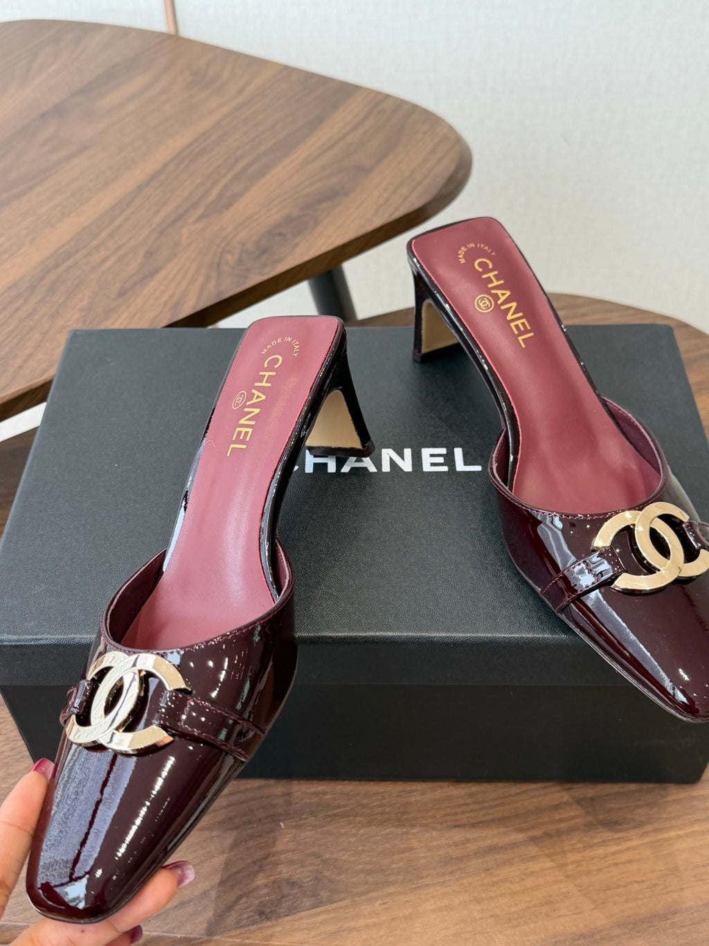 Жіночі зручні шкіряні сандалі Chanel
