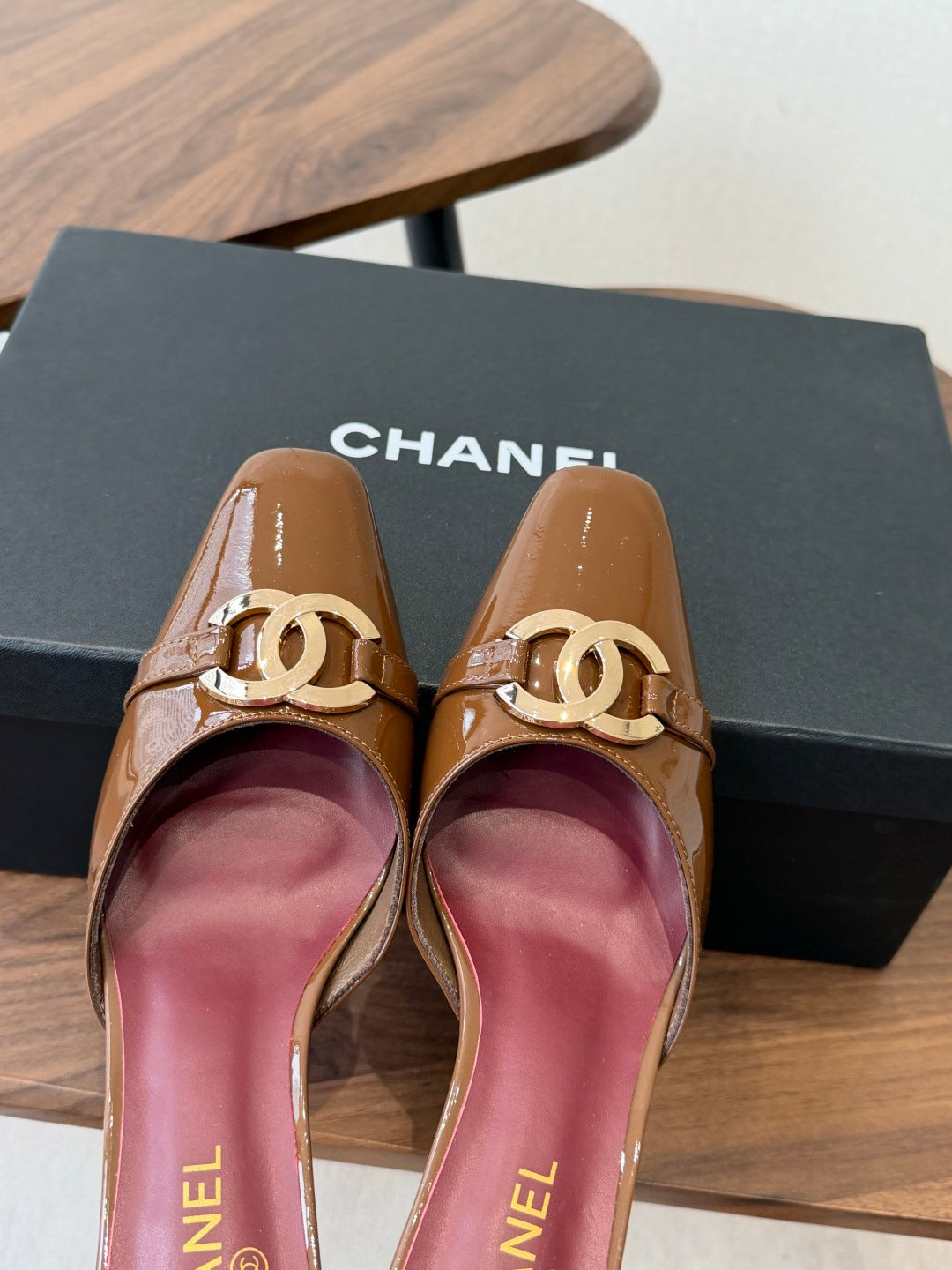 Жіночі зручні шкіряні сандалі Chanel