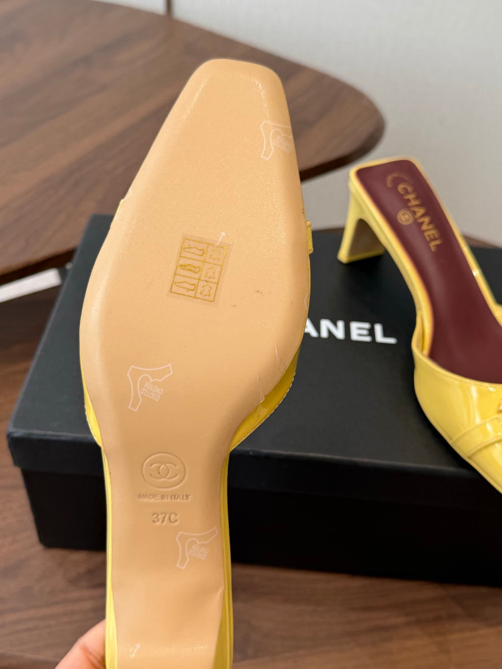 Жіночі зручні шкіряні сандалі Chanel