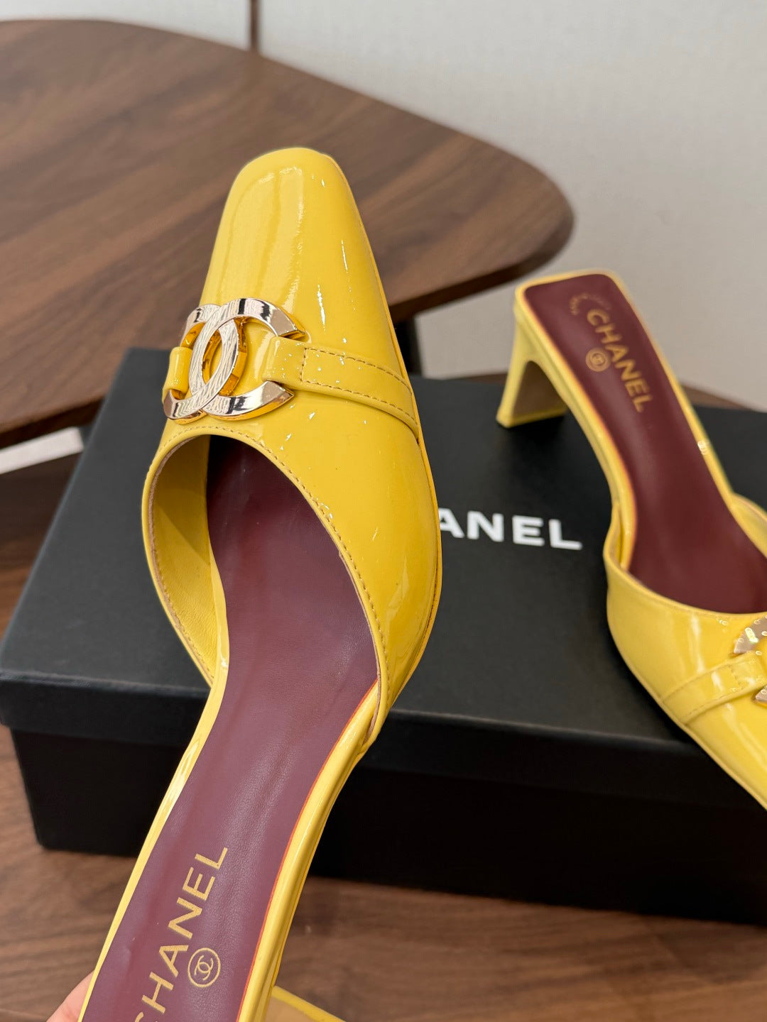 Жіночі зручні шкіряні сандалі Chanel