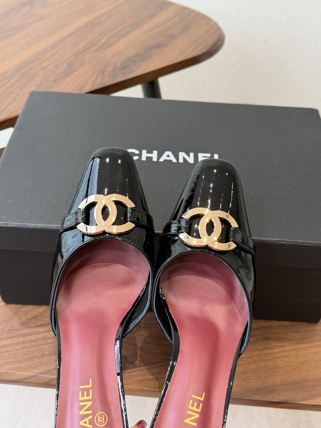 Жіночі зручні шкіряні сандалі Chanel