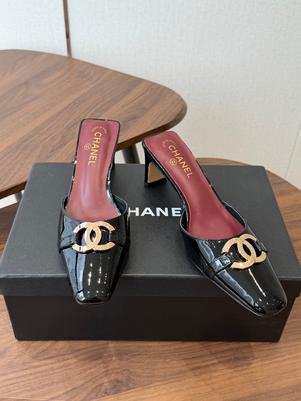 Жіночі зручні шкіряні сандалі Chanel