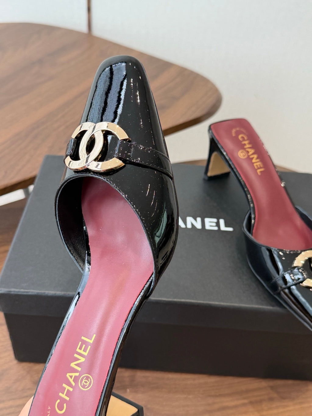 Жіночі зручні шкіряні сандалі Chanel