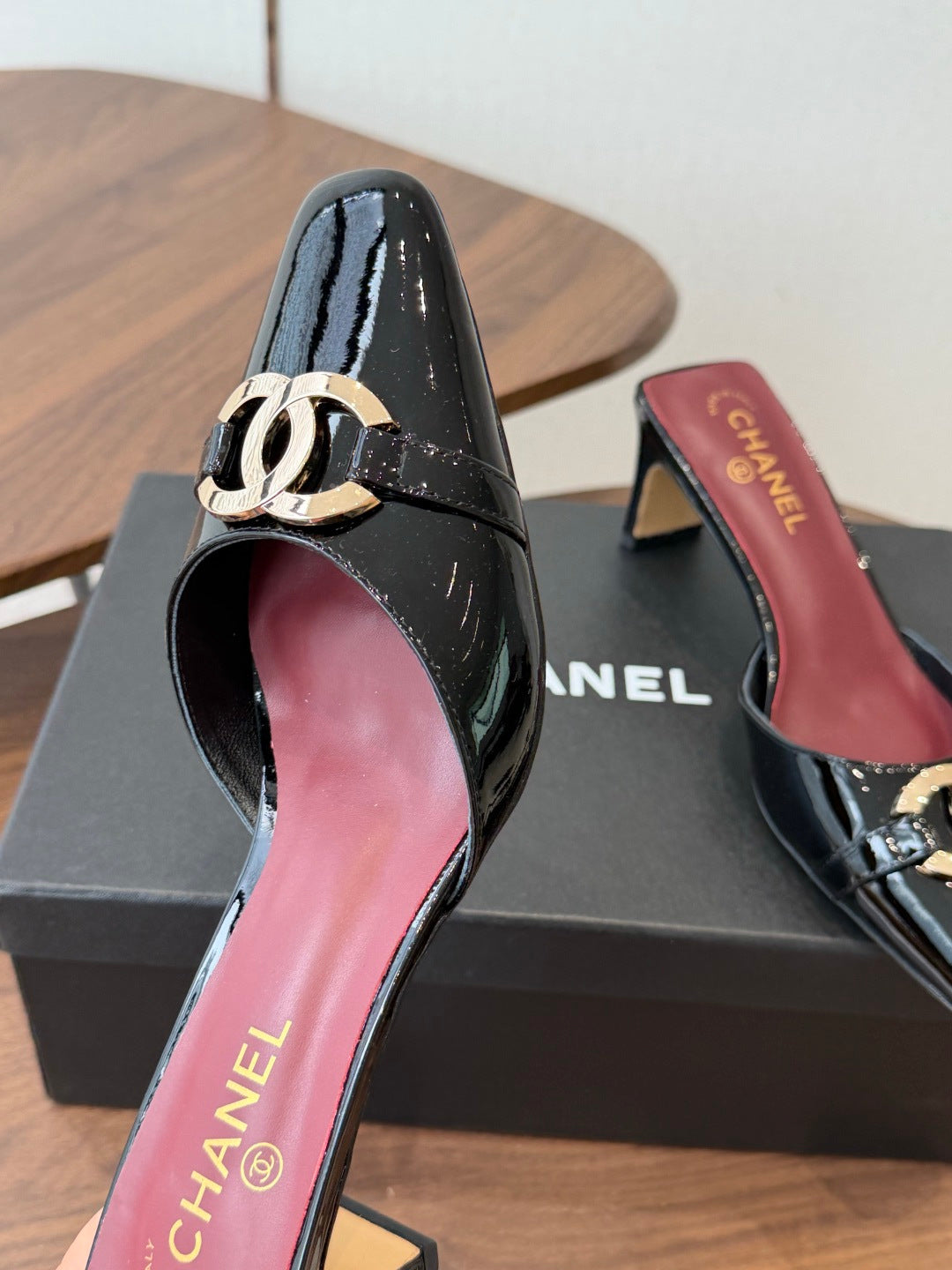 Жіночі зручні шкіряні сандалі Chanel