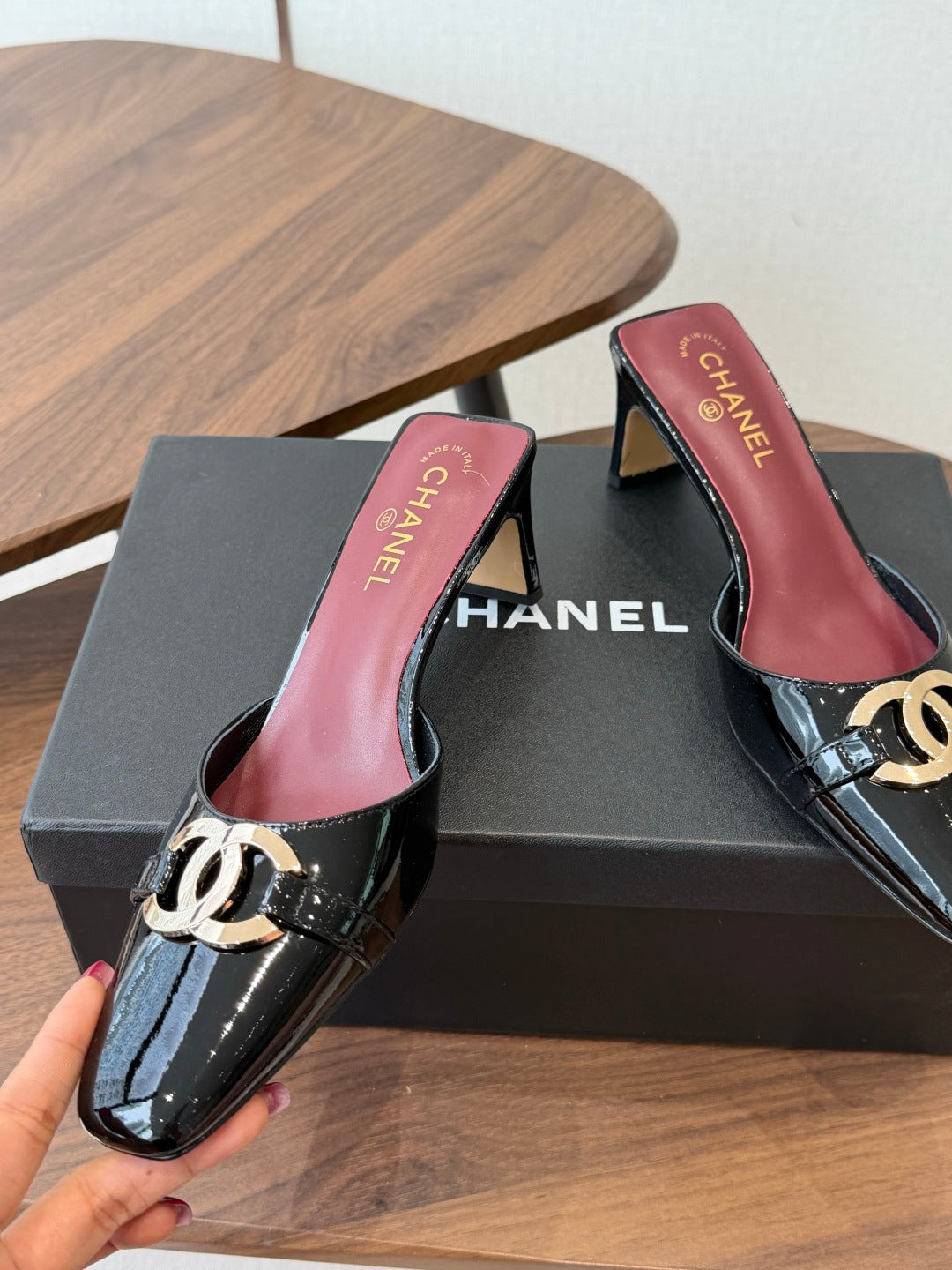 Жіночі зручні шкіряні сандалі Chanel