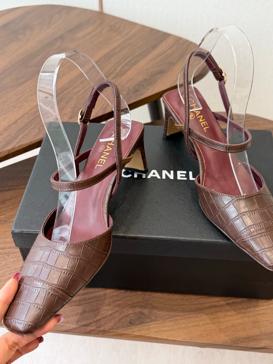 Жіночі зручні шкіряні сандалі Chanel