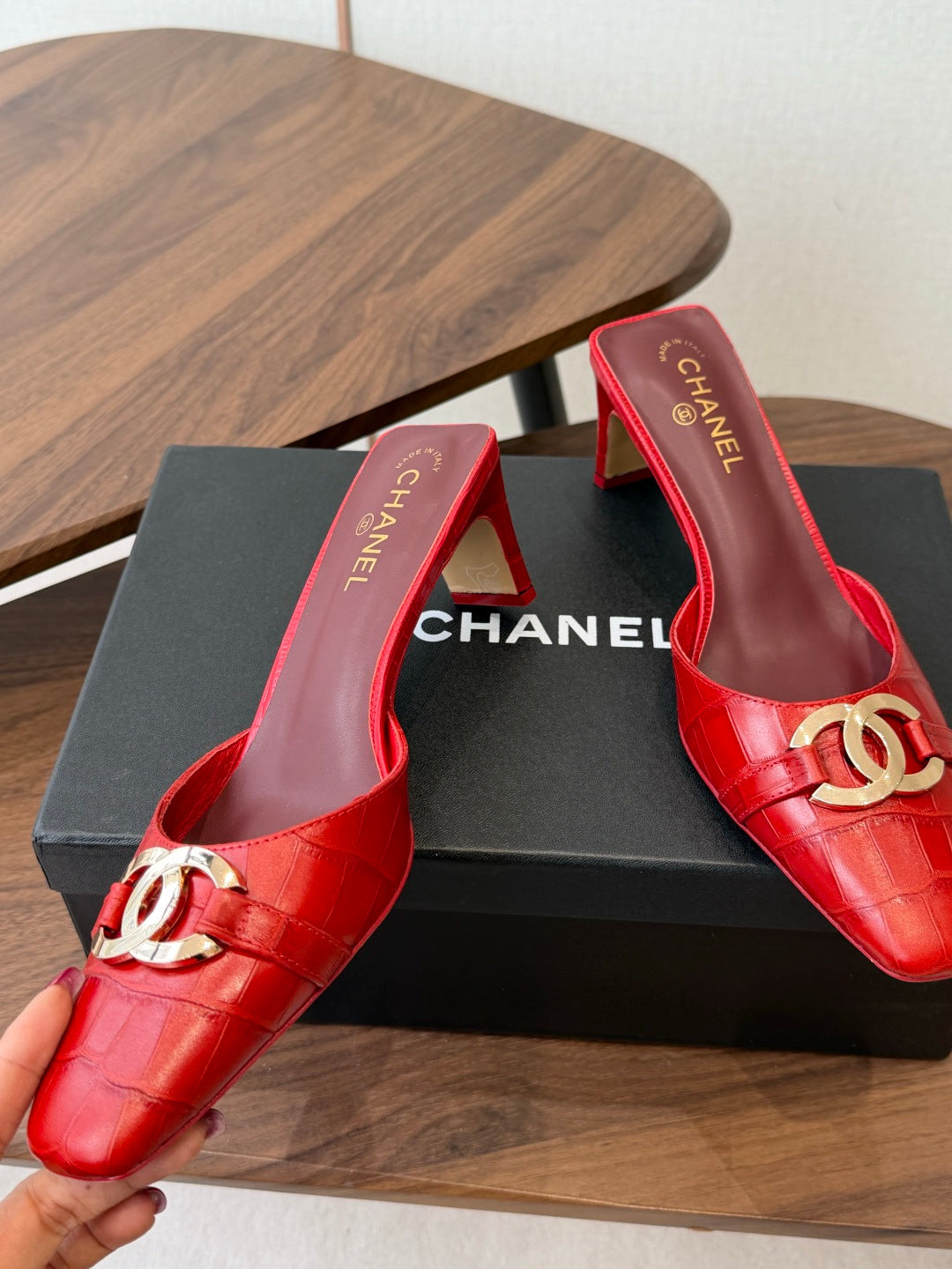 Жіночі зручні шкіряні сандалі Chanel