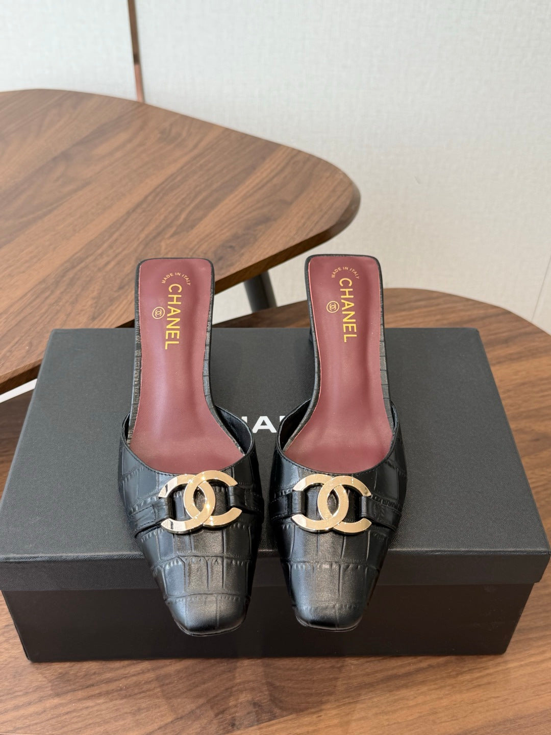 Жіночі зручні шкіряні сандалі Chanel