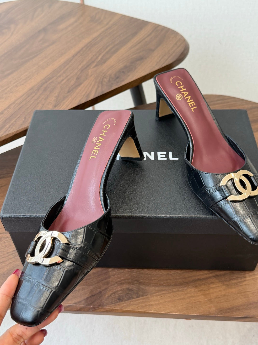 Жіночі зручні шкіряні сандалі Chanel