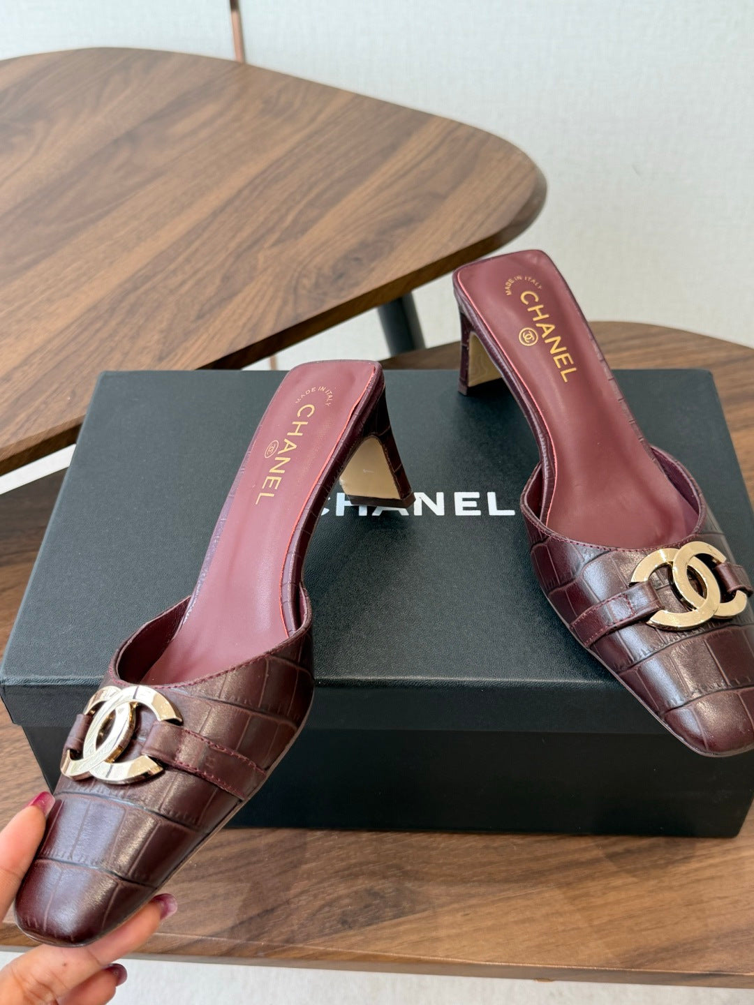 Жіночі зручні шкіряні сандалі Chanel