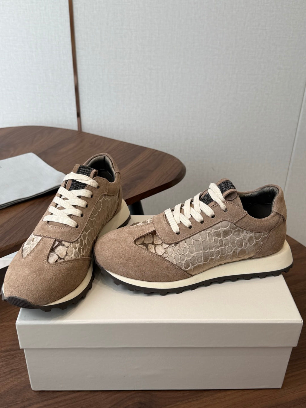 Жіночі стильні замшеві кросівки Brunello Cucinelli