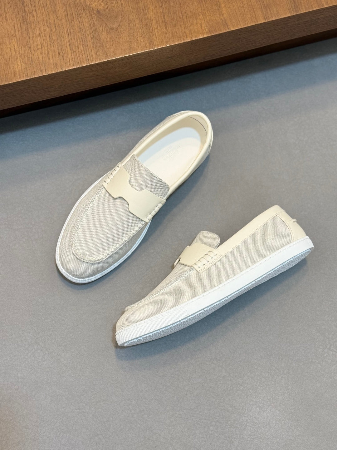 Легкі замшеві кросівки Hermès