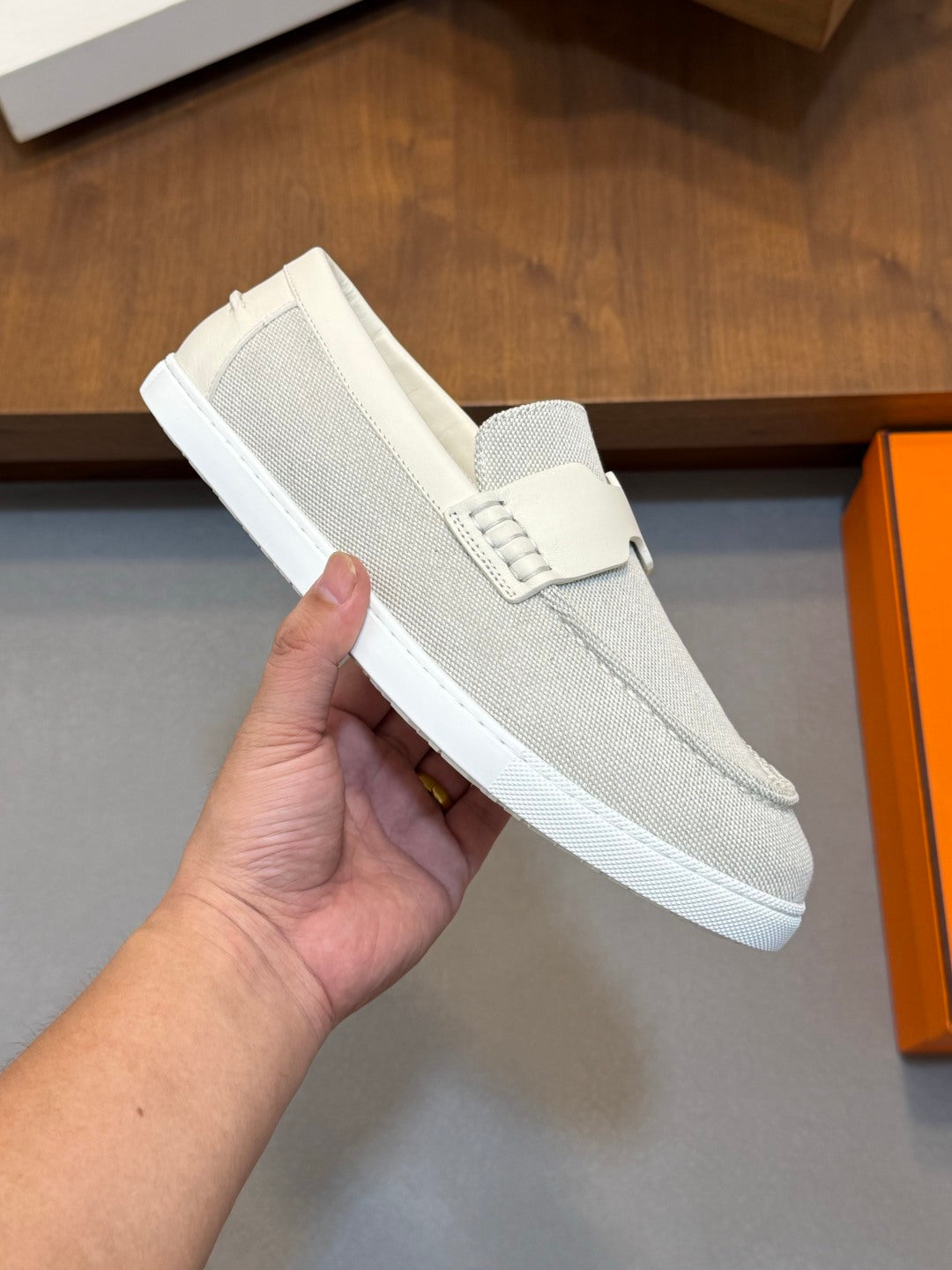 Легкі замшеві кросівки Hermès
