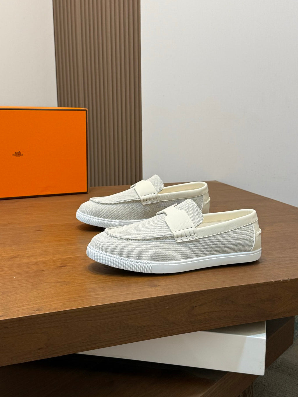 Легкі замшеві кросівки Hermès