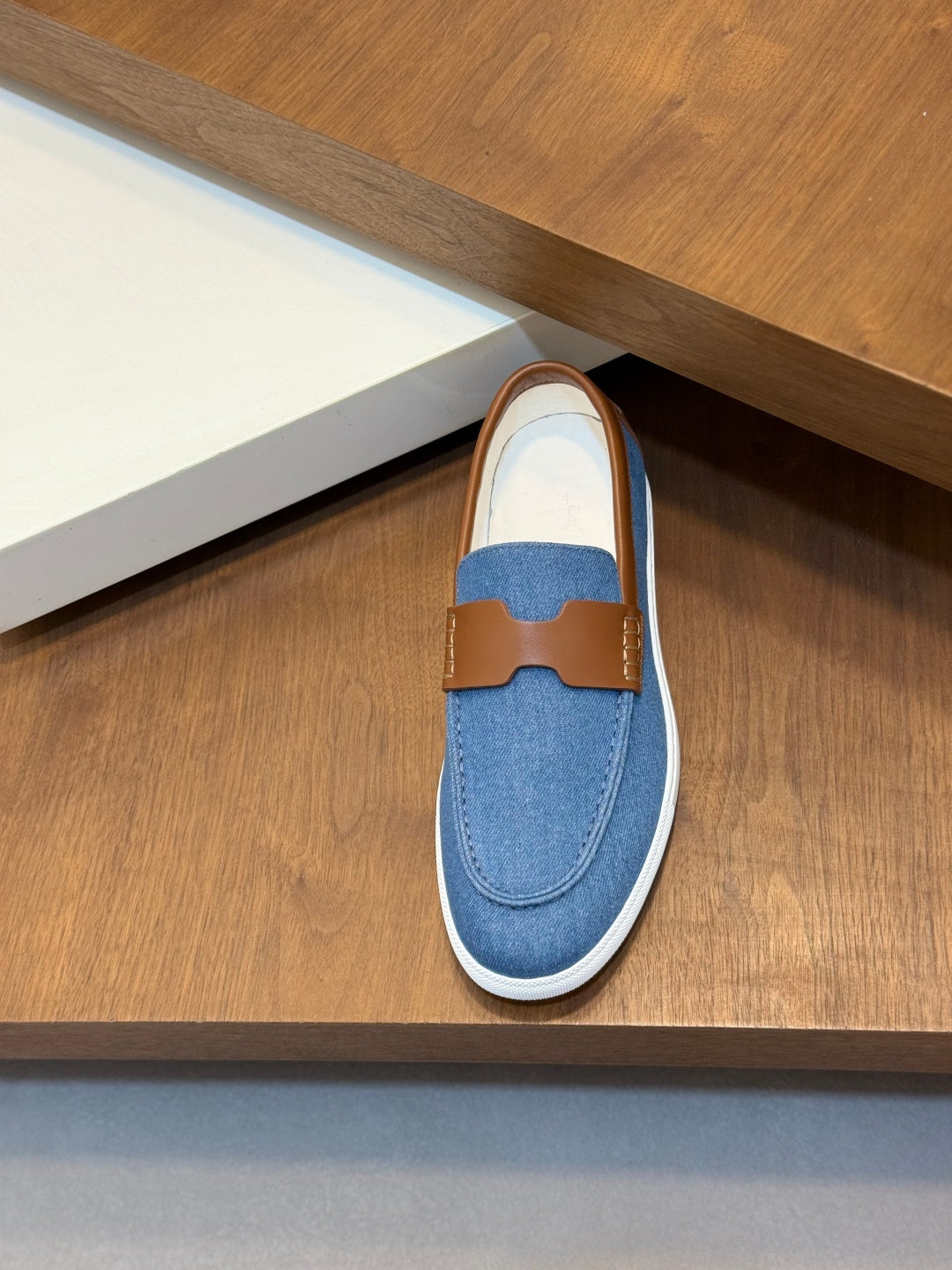Масивні замшеві кросівки Hermès