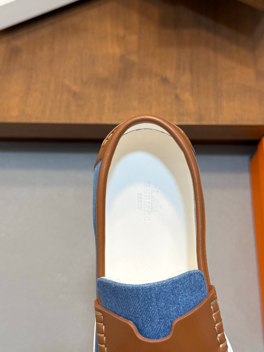 Масивні замшеві кросівки Hermès