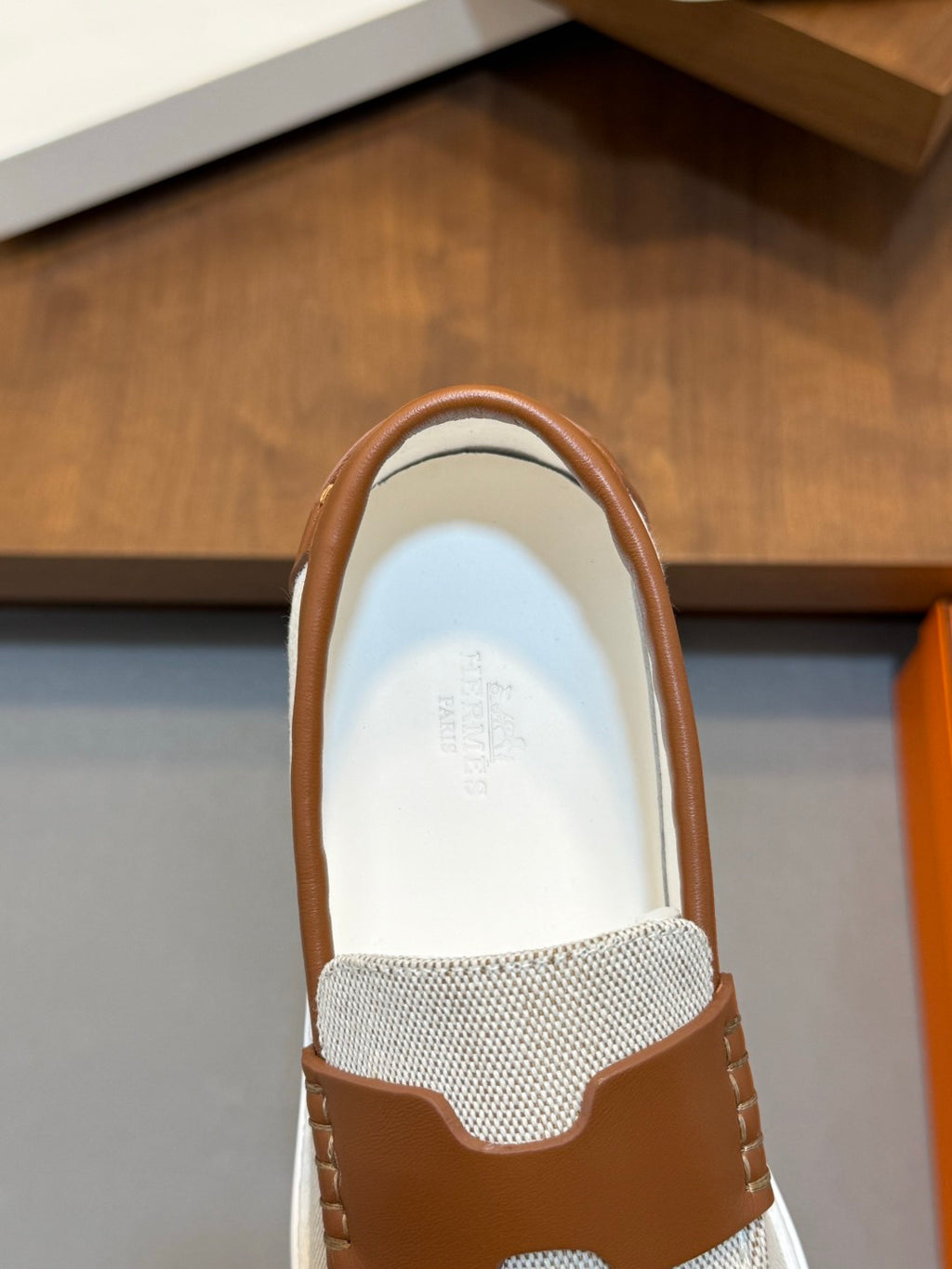 Комфортні замшеві кросівки Hermès