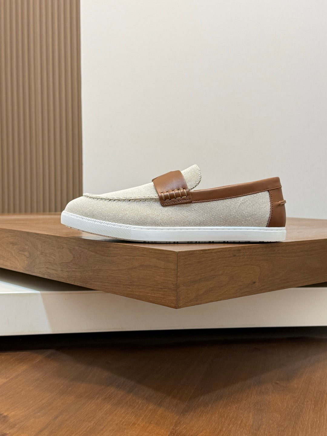 Комфортні замшеві кросівки Hermès