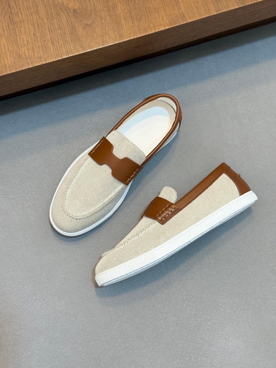 Комфортні замшеві кросівки Hermès