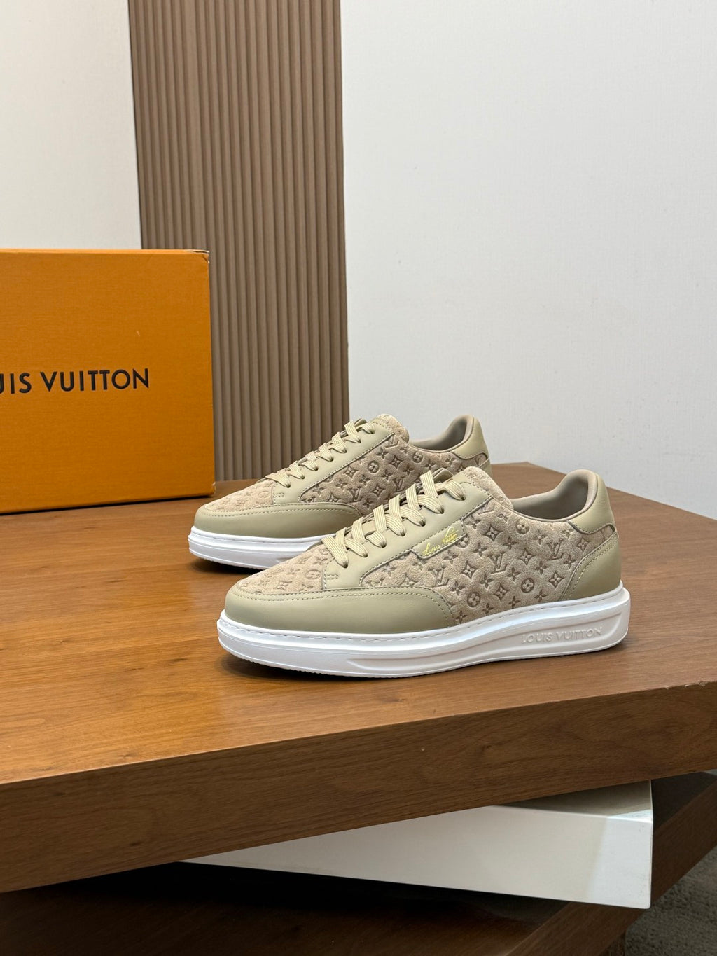 Кросівки з натуральної шкіри Louis Vuitton