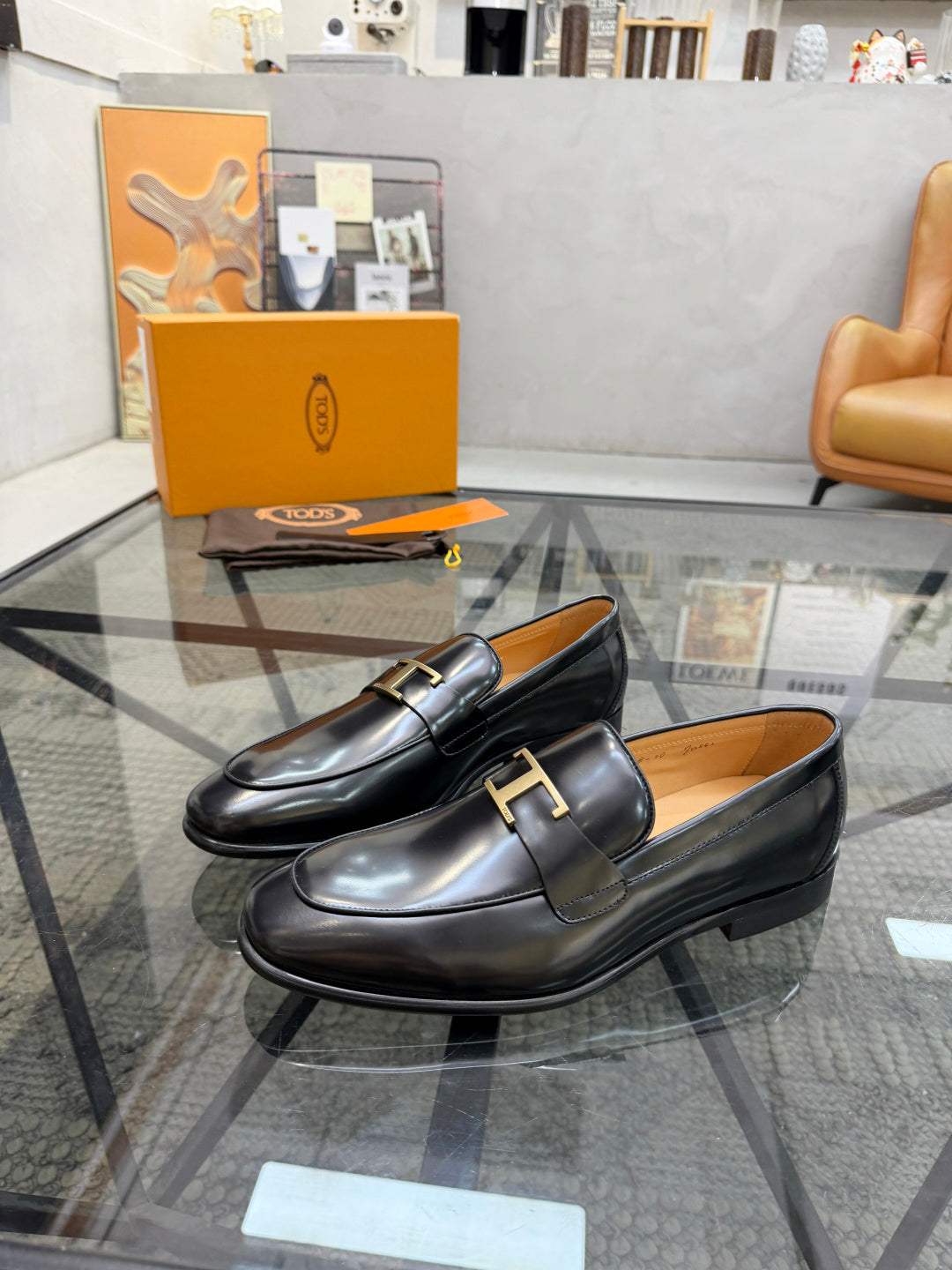 Елегантні шкіряні лофери Tod's