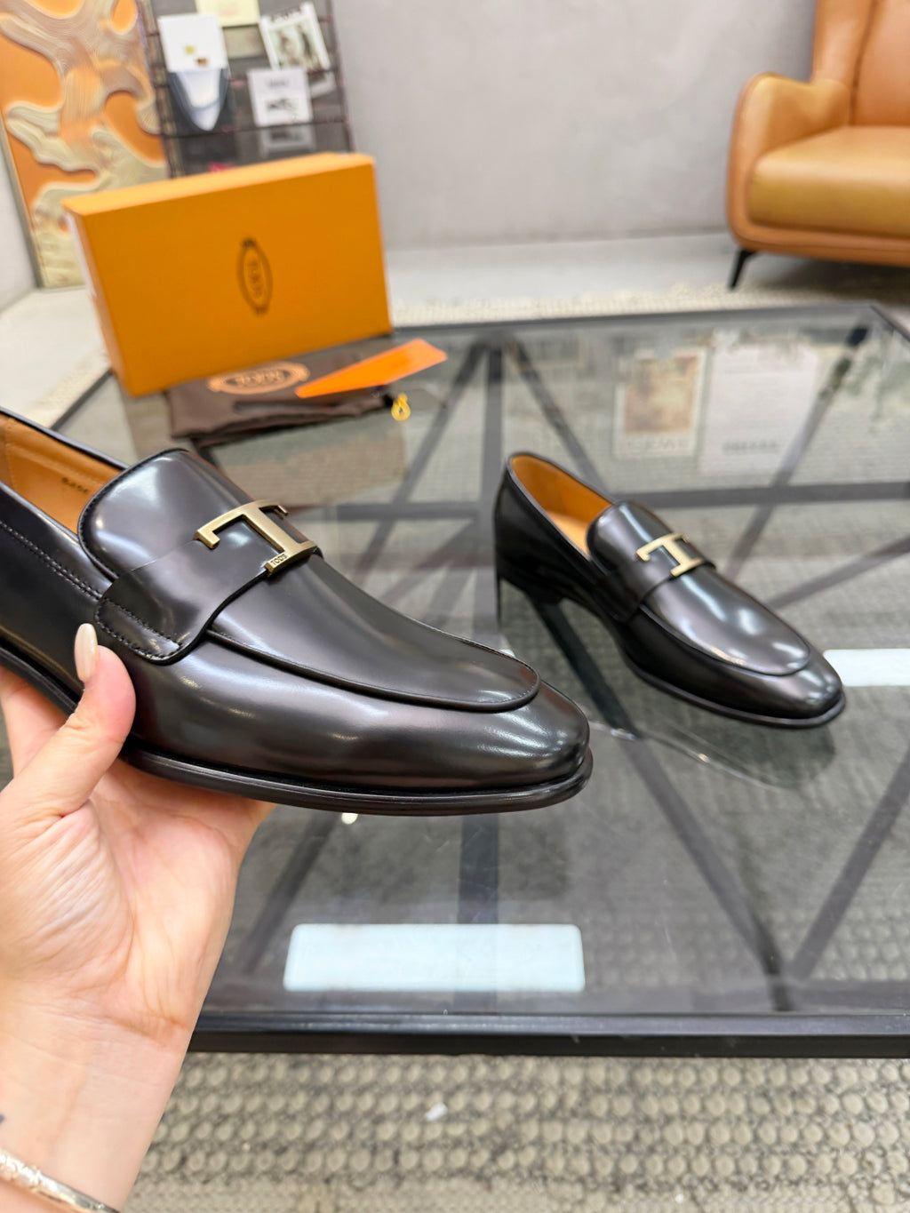 Елегантні шкіряні лофери Tod's