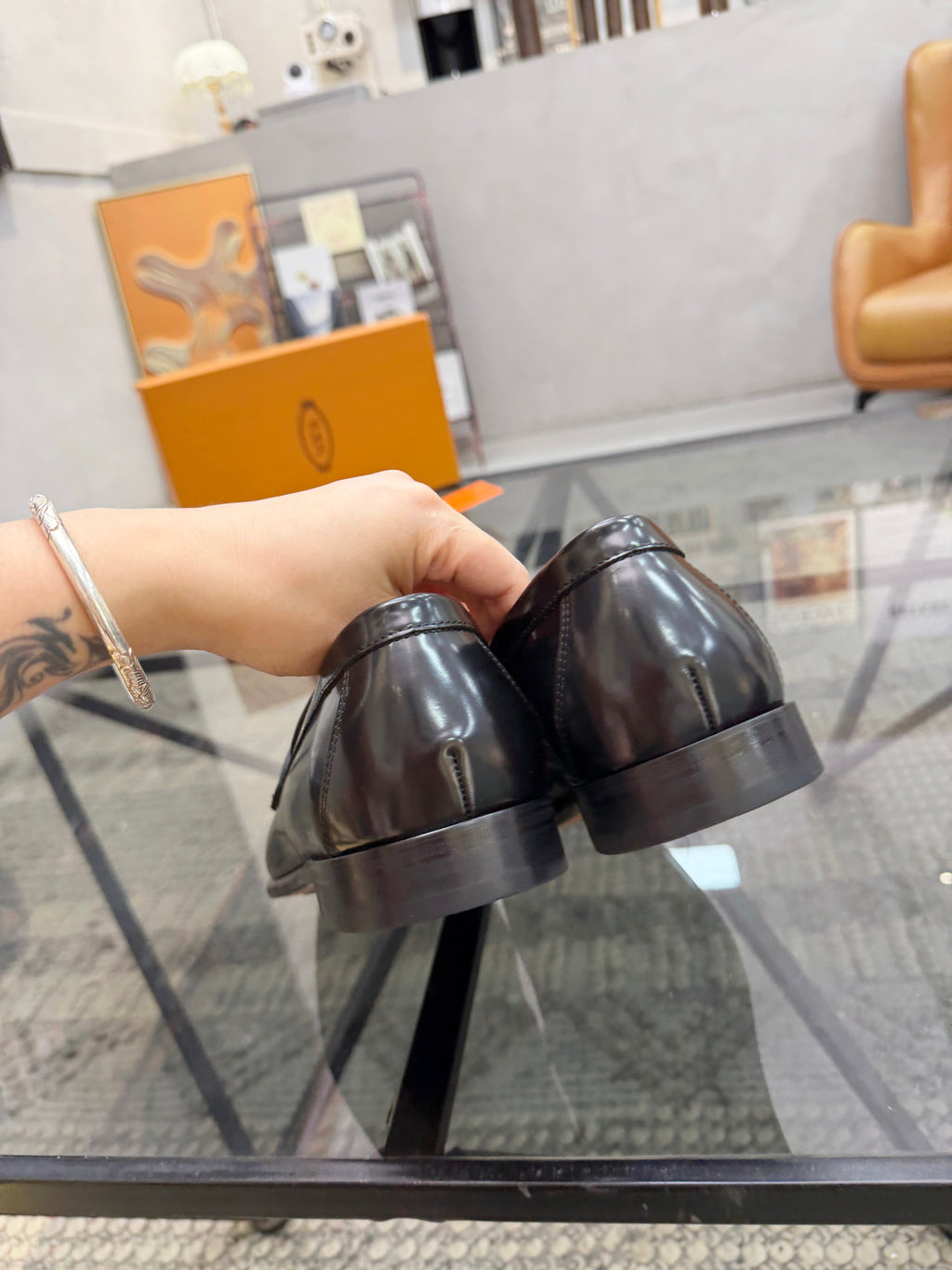 Елегантні шкіряні лофери Tod's