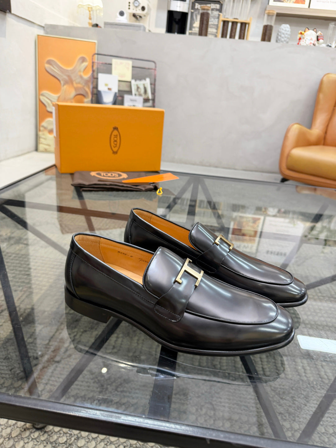 Елегантні шкіряні лофери Tod's