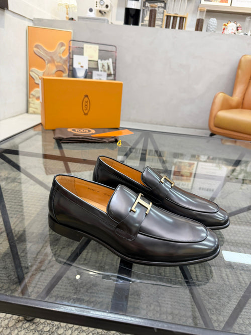 Елегантні шкіряні лофери Tod's