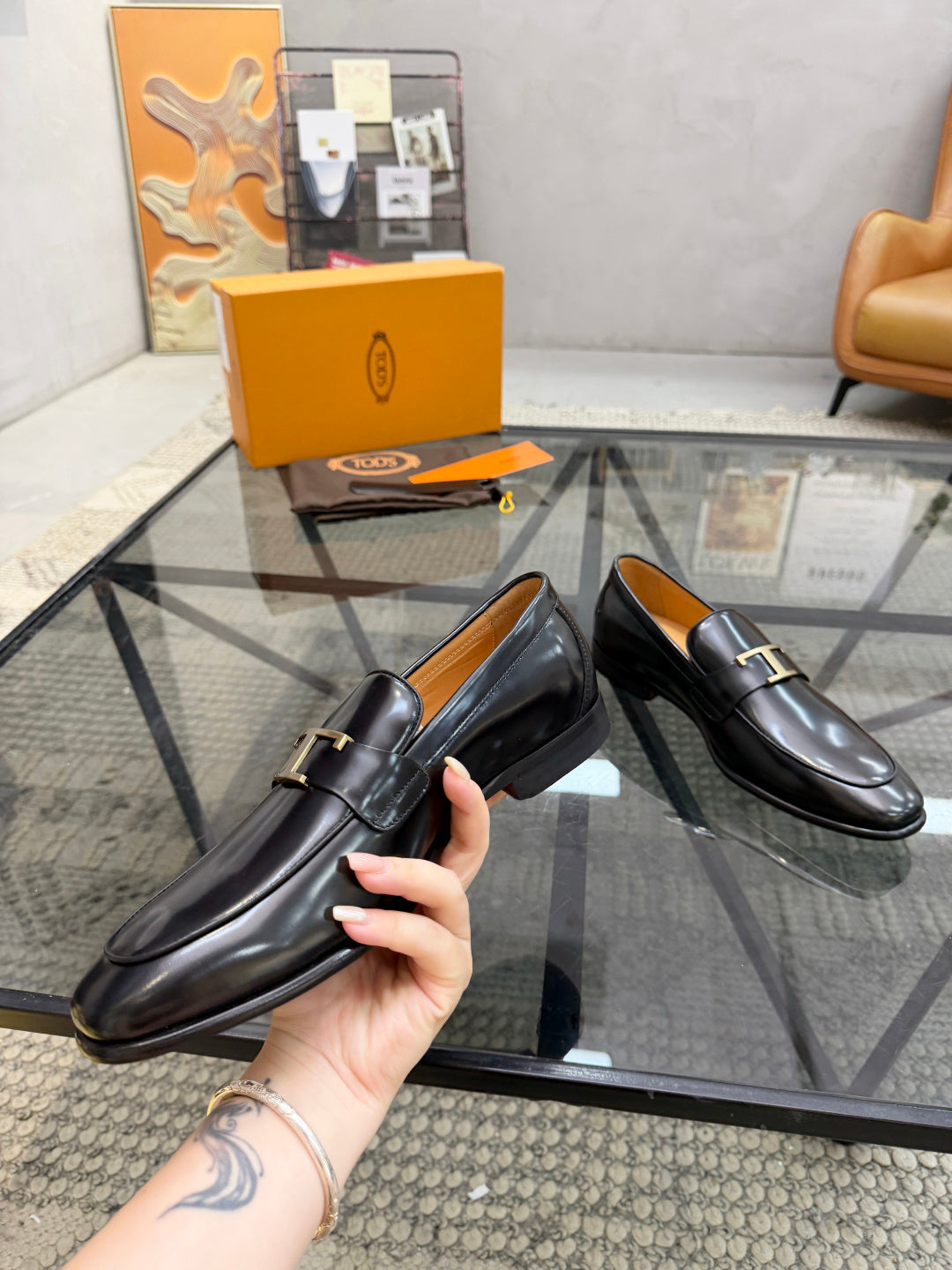 Елегантні шкіряні лофери Tod's