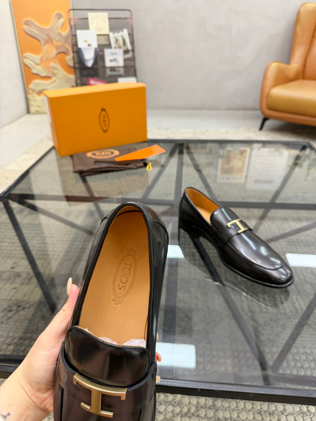 Елегантні шкіряні лофери Tod's