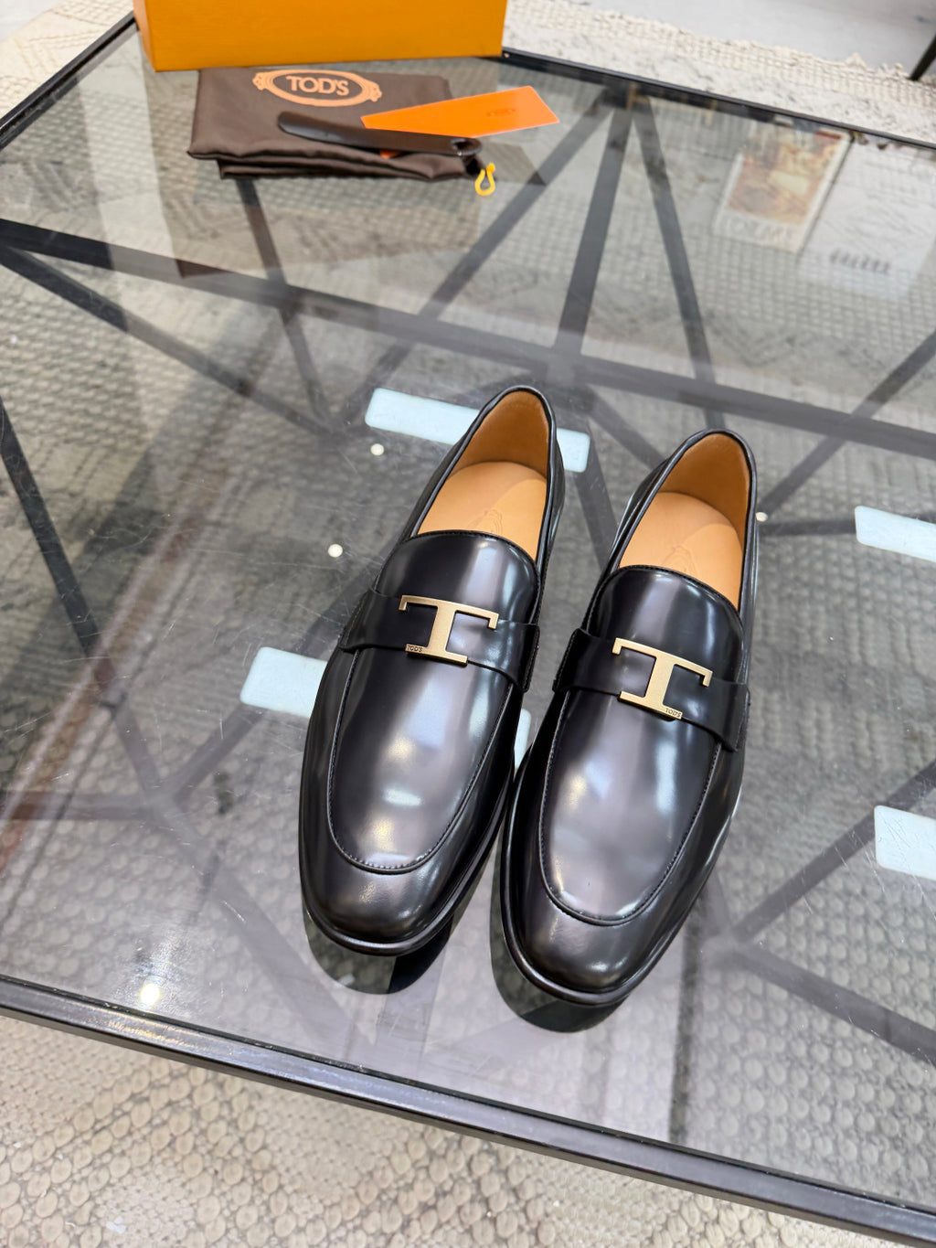 Елегантні шкіряні лофери Tod's