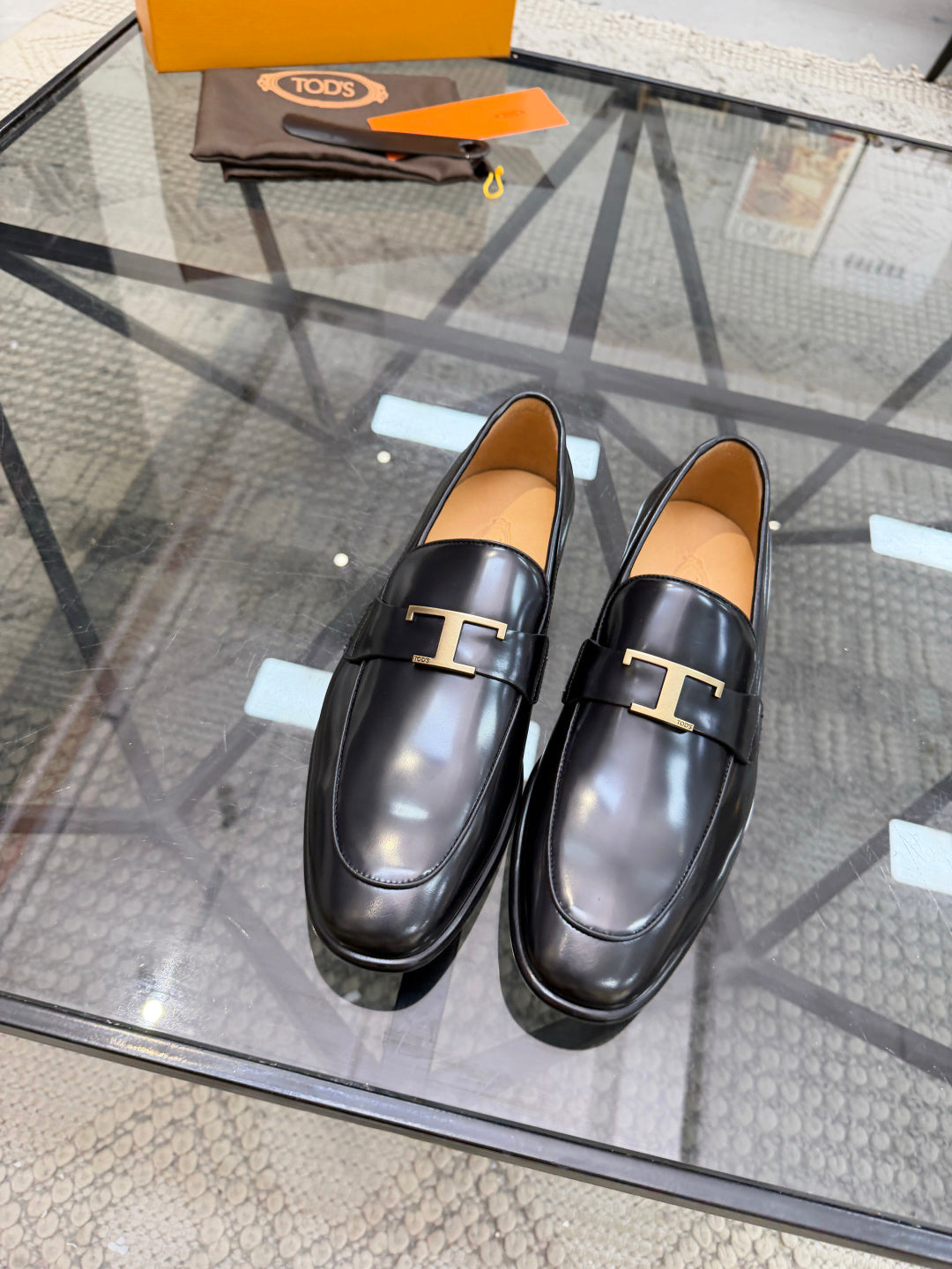 Елегантні шкіряні лофери Tod's