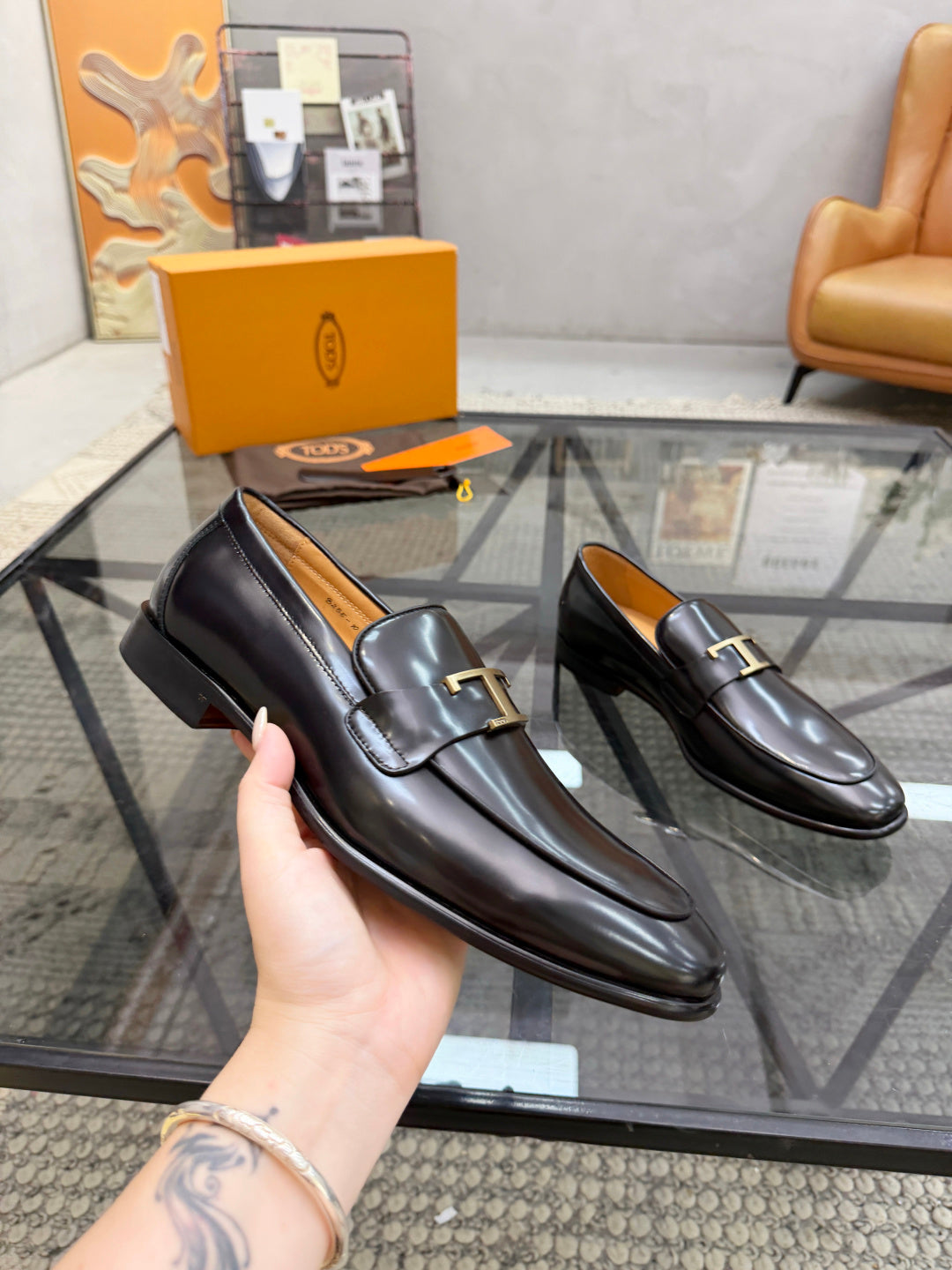 Елегантні шкіряні лофери Tod's