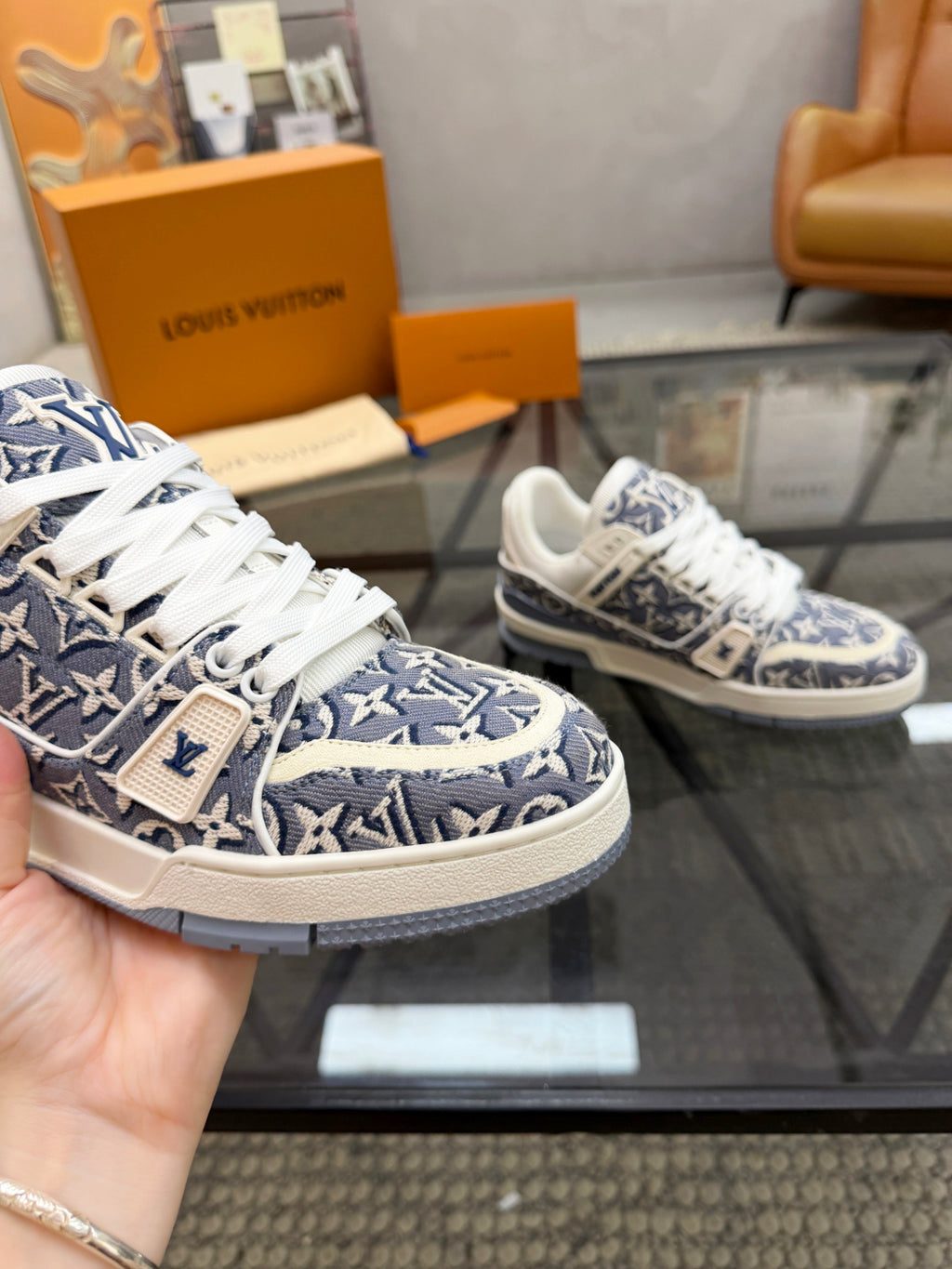 Комфортні шкіряні кросівки Louis Vuitton
