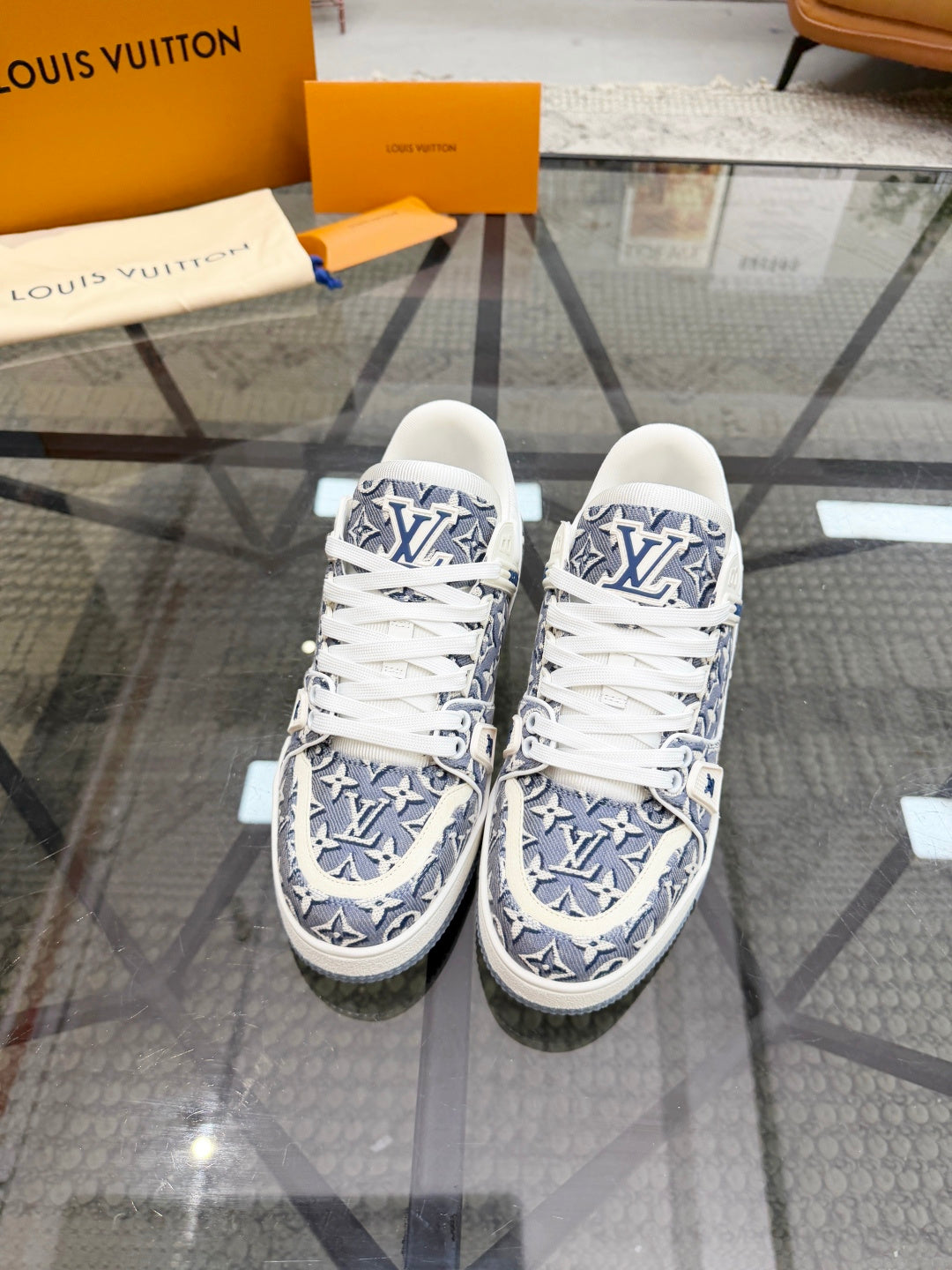 Комфортні шкіряні кросівки Louis Vuitton