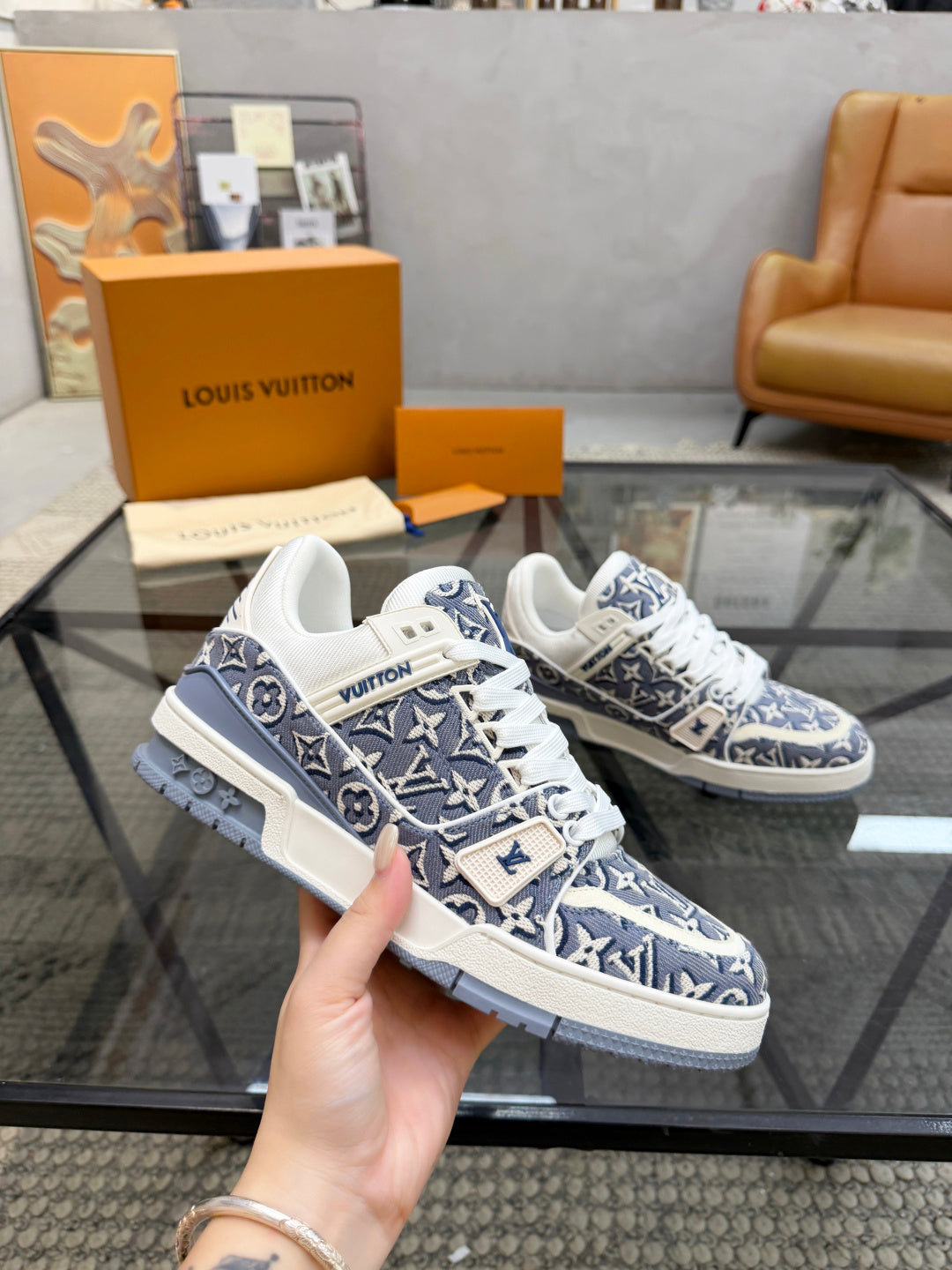 Комфортні шкіряні кросівки Louis Vuitton